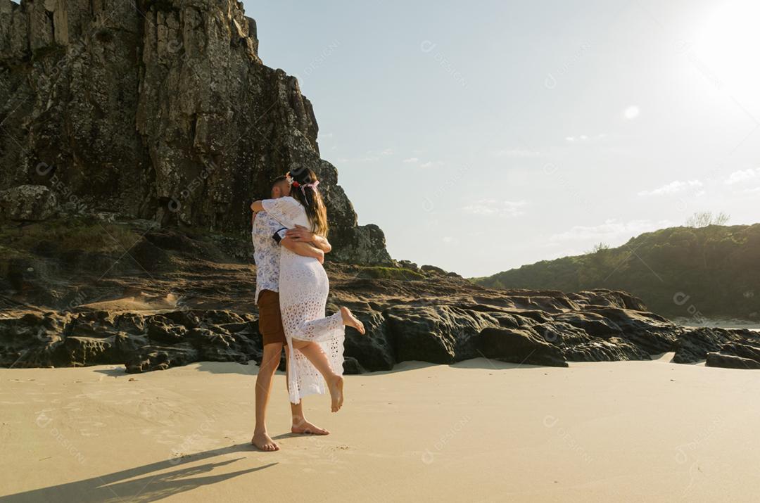 Pré casamento de casal e paisagem incrível na praia de Torres.