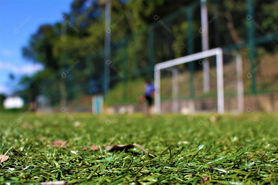 Pessoas Jogando Futebol No Campo · Foto profissional gratuita