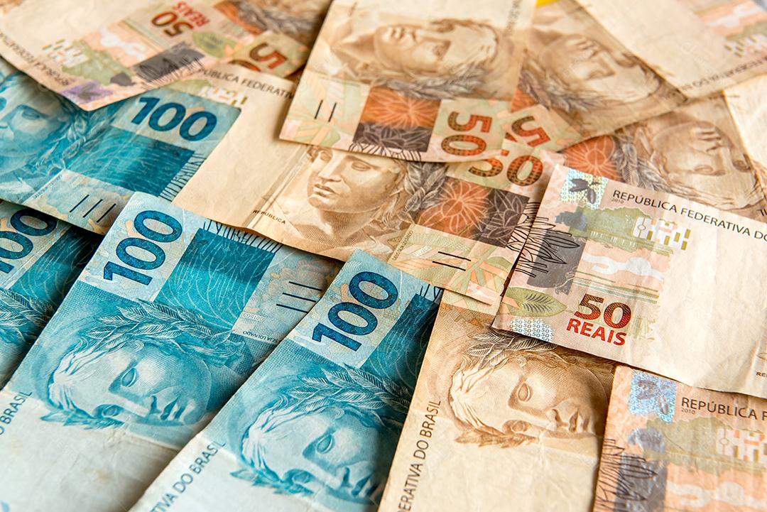 Fundo de textura de dinheiro brasileiro, notas brasileiras de 50 reais e Brasil