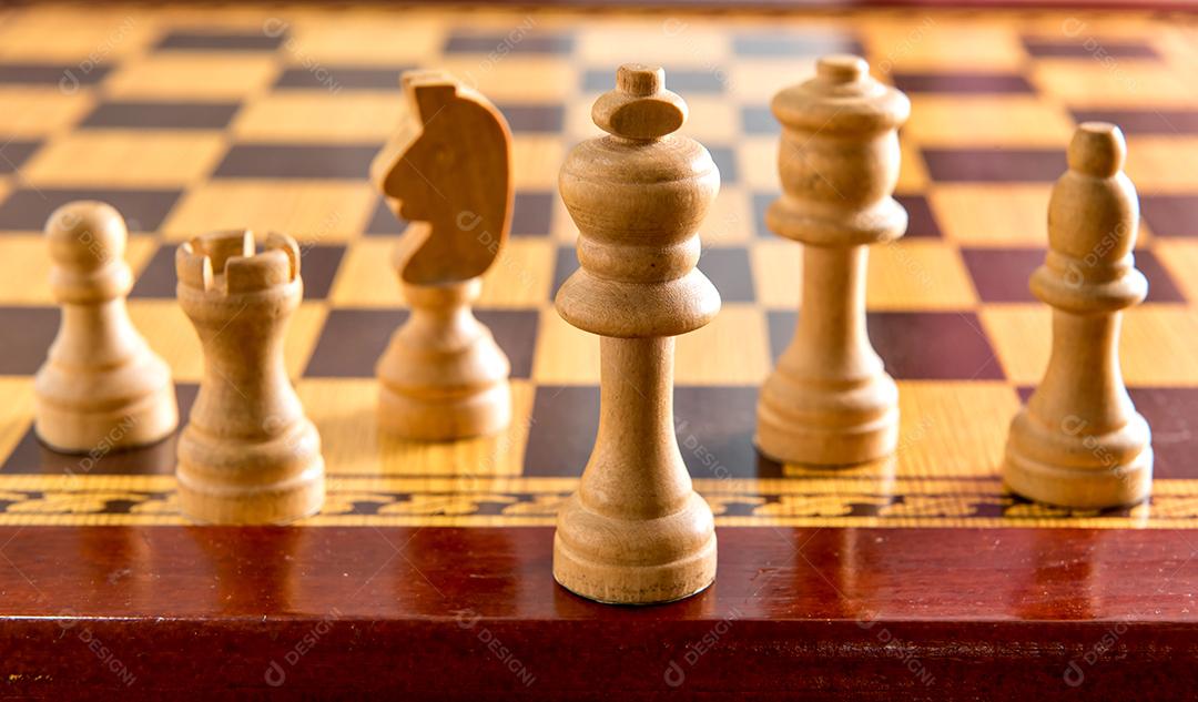 Peças de xadrez de madeira, jogo de tabuleiro e estratégia, jogo de xadrez  [download] - Designi