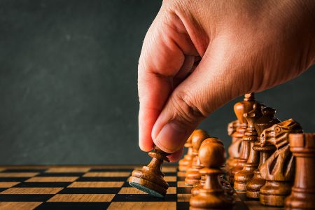 jogo de tabuleiro de xadrez para ideias e competição e estratégia, conceito  de sucesso empresarial [download] - Designi