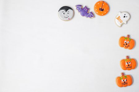Feliz Dia das Bruxas com biscoitos engraçados; Abóbora, fantasma  assustador, múmia assustadora, morcego, frankenstein, drácula e aranha.  Truque ou Ameaça, Olá outubro, outono outono, tradicional, festa e conceito  de férias [download] 
