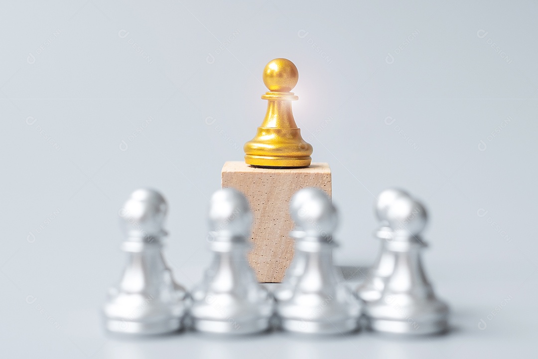 peças de peão de xadrez dourado ou empresário líder com círculo [download]  - Designi