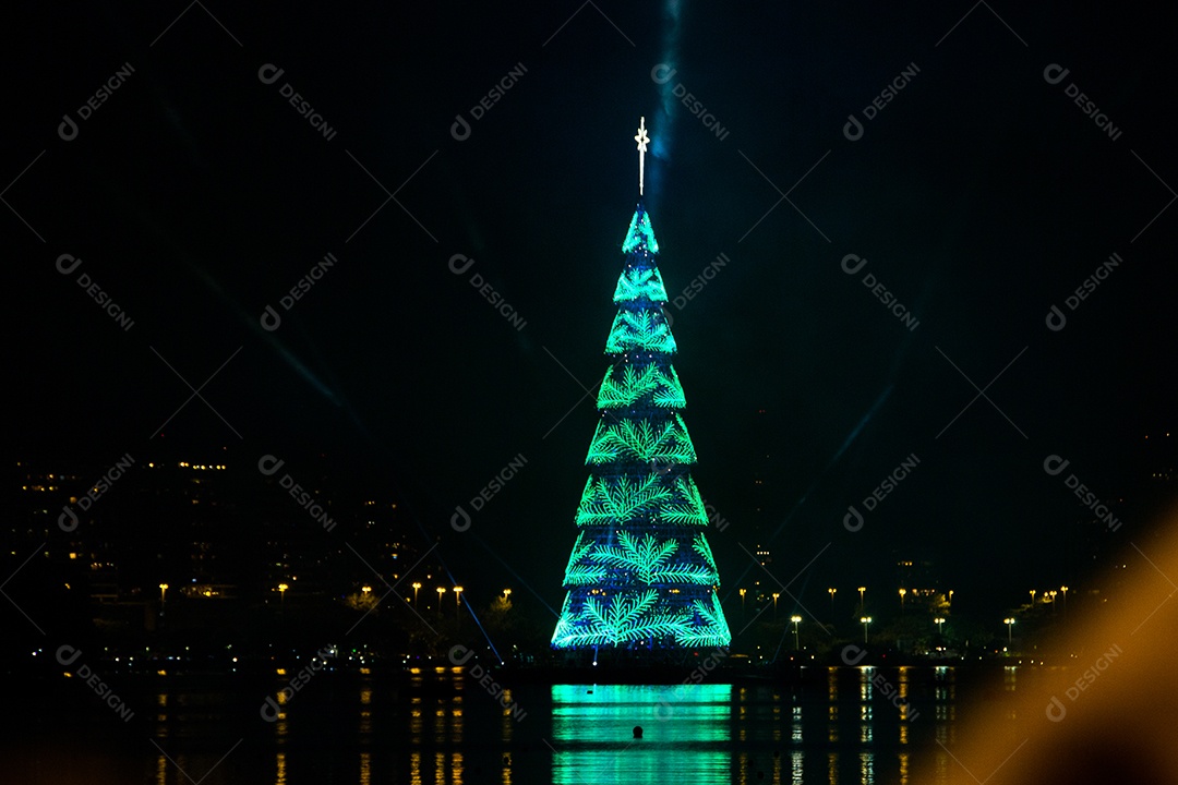 Inauguração da árvore de Natal da Lagoa Rodrigo de Freitas - Rio de Janeiro  - Brasil [download] - Designi