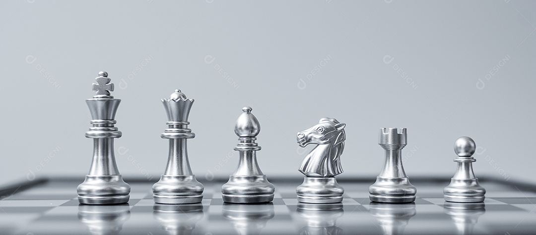 Equipe de figuras de xadrez de prata (Rei, Rainha, Bispo, Cavalo [download]  - Designi