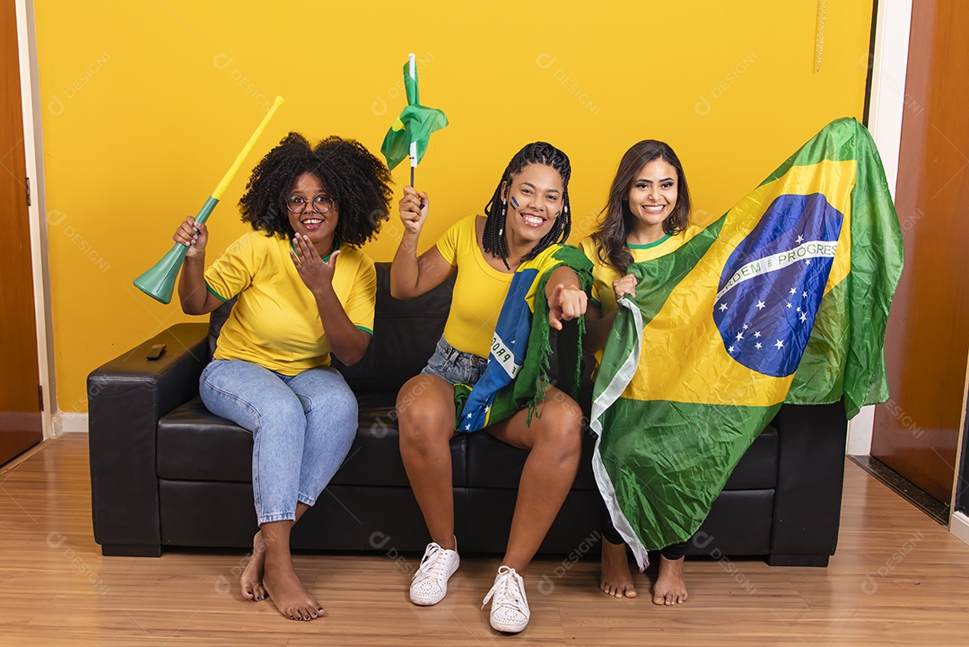 File:Torcedor brasileiro assistindo jogo do Brasil na Copa Do
