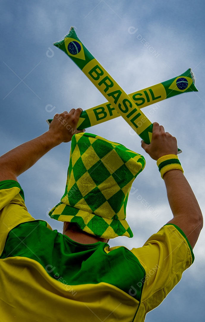 Spandam vendo o Sogeking atirando na bandeira do governo mundial - iFunny  Brazil