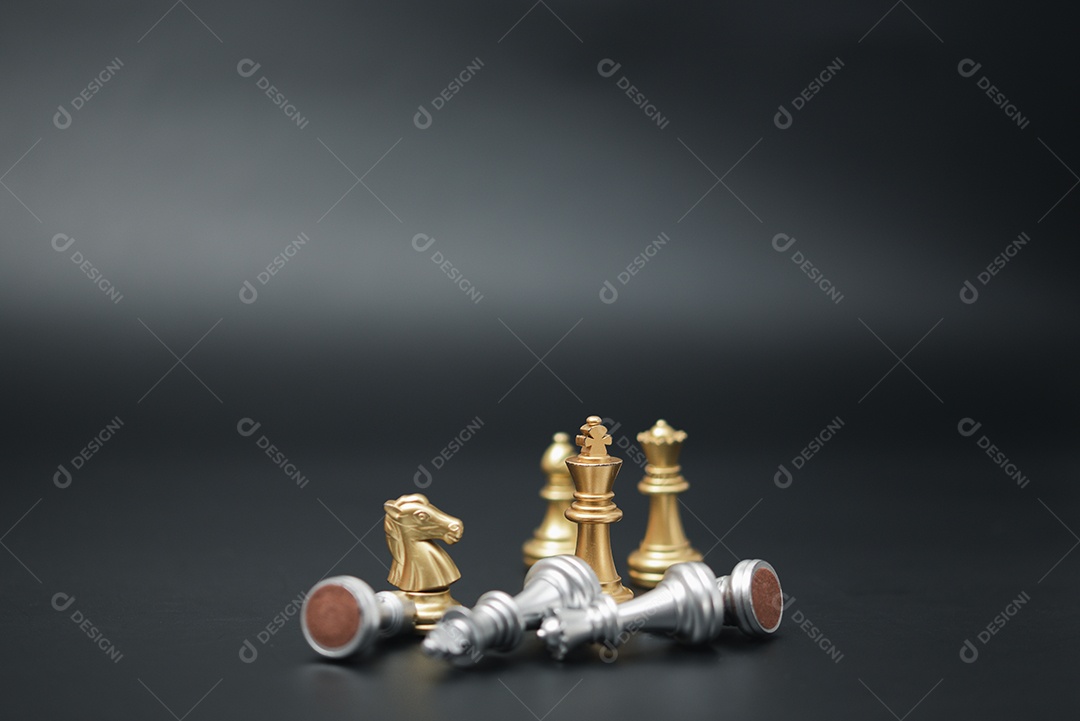 Idéias de planejamento de estratégia e negócios. Ouro de xadrez no  tabuleiro. [download] - Designi